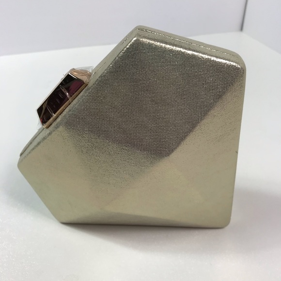 Wallyns Gold Diamond Shaped Purse
Shoulder Bag - Picture 9 of 9